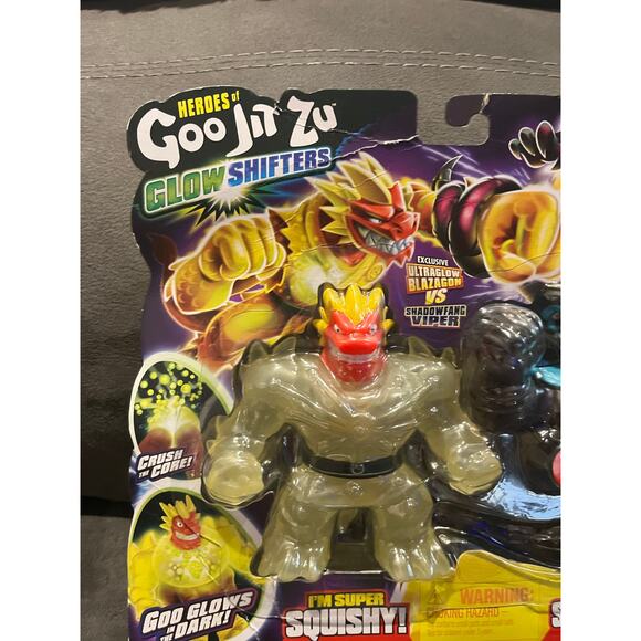 Heroes Of Goo Jit Zu Glow Shifters Ultraglow Blazagon VS Shadowfang Viper-NIB - Picture 3 of 5